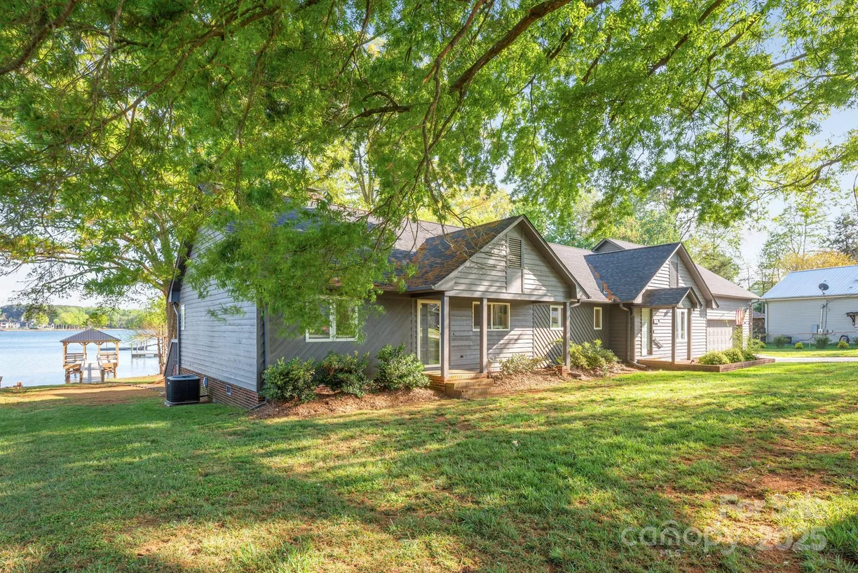 Charlotte Real Estate | View 235 Commodore Loop | Listing