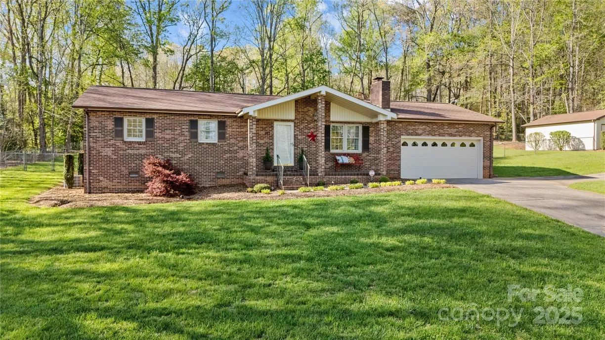 Charlotte Real Estate | View 311 Brentwood Circle | 3 Beds, 2 Baths
