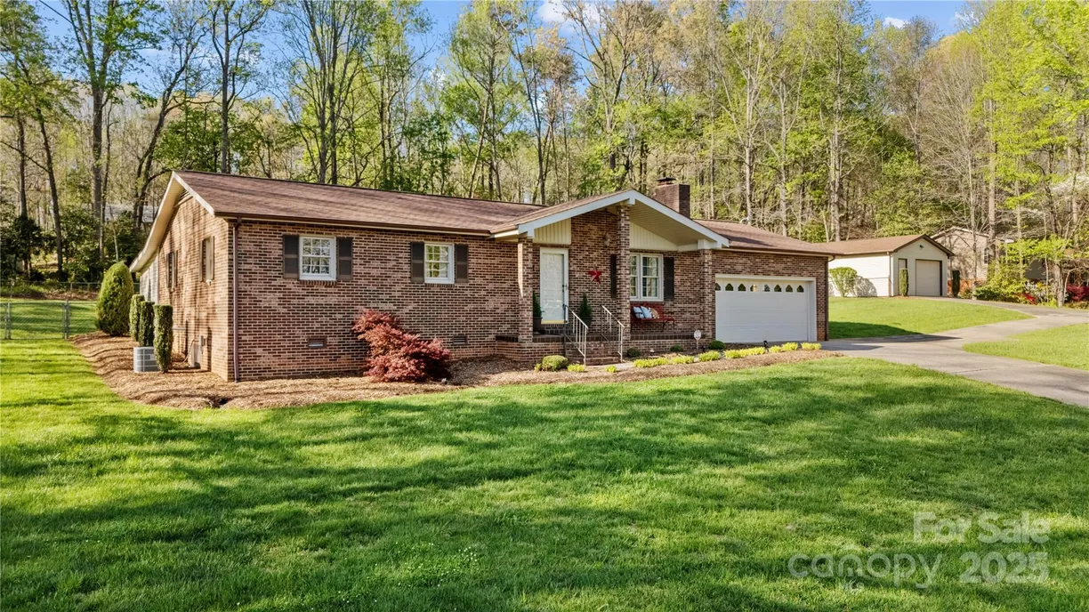 Charlotte Real Estate | View 311 Brentwood Circle | Listing