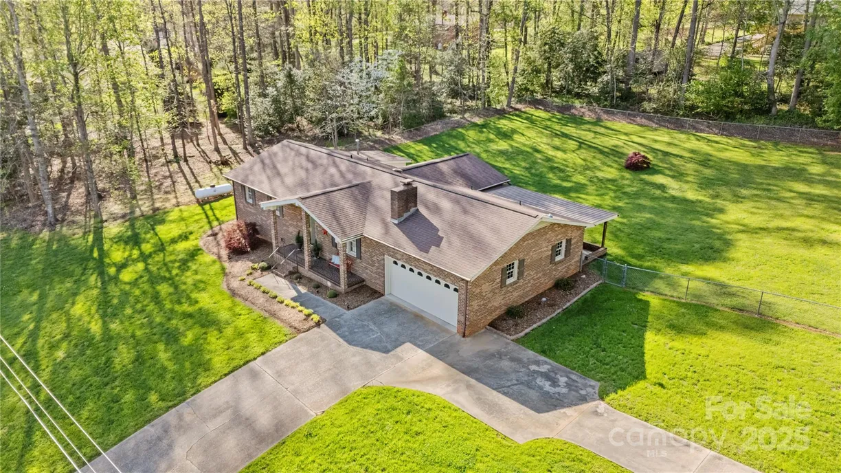 Charlotte Real Estate | View 311 Brentwood Circle | Listing