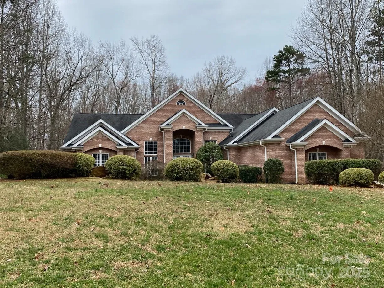 Charlotte Real Estate | View 9113 Oak Bluff Court | 3 Beds, 3 Baths