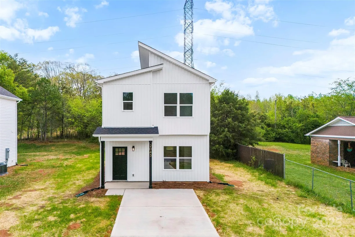 Charlotte Real Estate | View 2043 Greenoak Drive | 3 Beds, 2 Baths