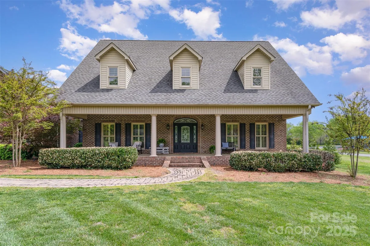 Charlotte Real Estate | View 6419 Gilead Road | 3 Beds, 2 Baths