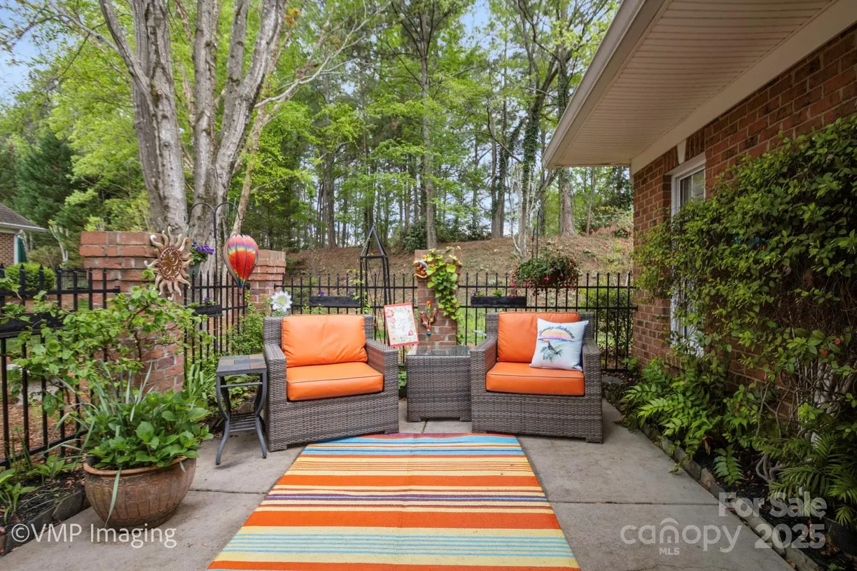 Charlotte Real Estate | View 7444 Hurstbourne Green Drive | 2 Beds, 2 Baths