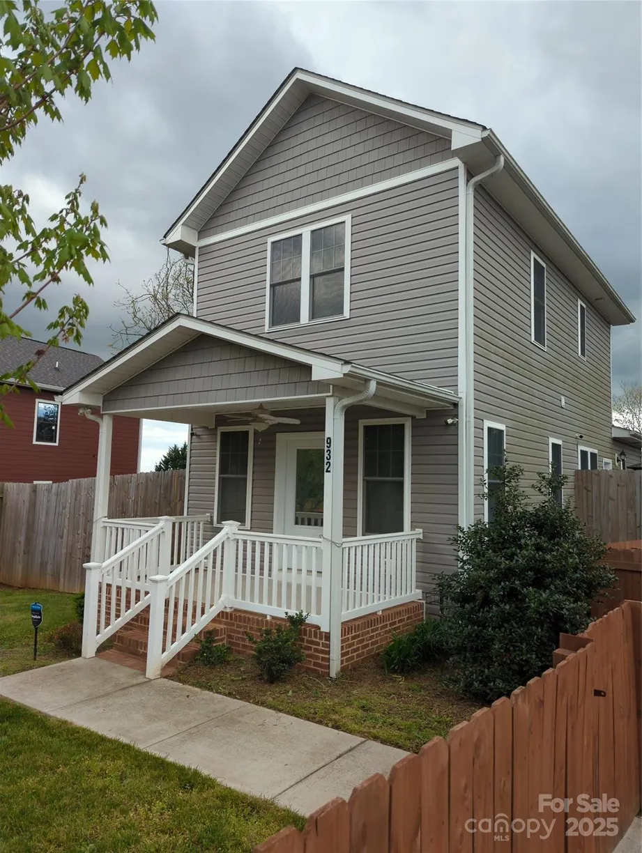 Charlotte Real Estate | View 932 3rd Street Place | 3 Beds, 2 Baths