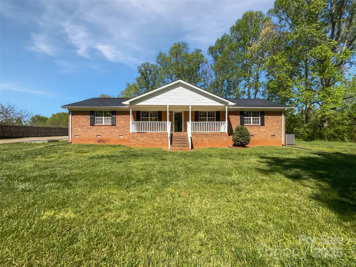 Charlotte Real Estate | View 2035 Mauney Road | 3 Beds, 2 Baths