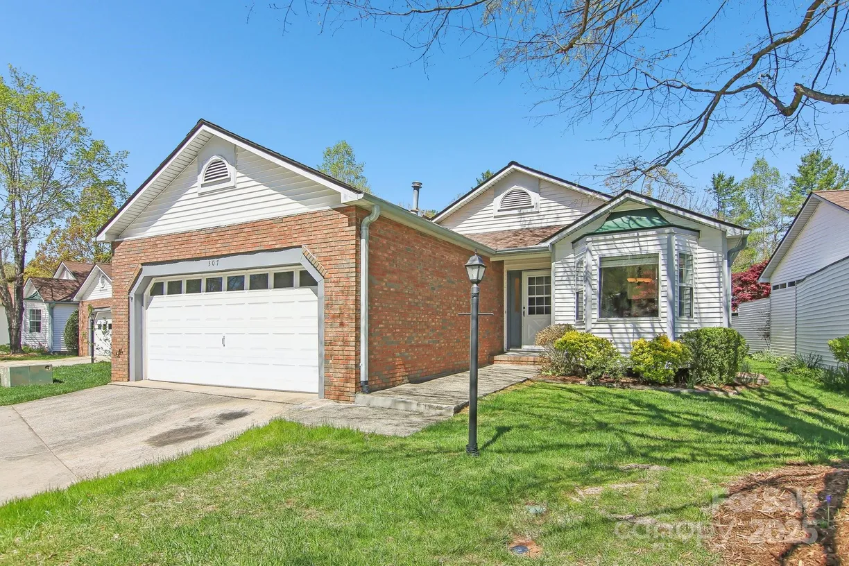 Charlotte Real Estate | View 307 Somerton Court | 2 Beds, 2 Baths