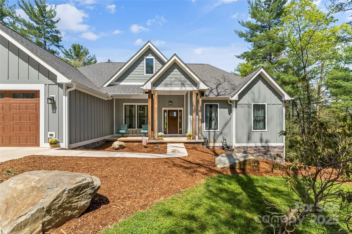 Charlotte Real Estate | View 44 Sycamore Drive | Listing