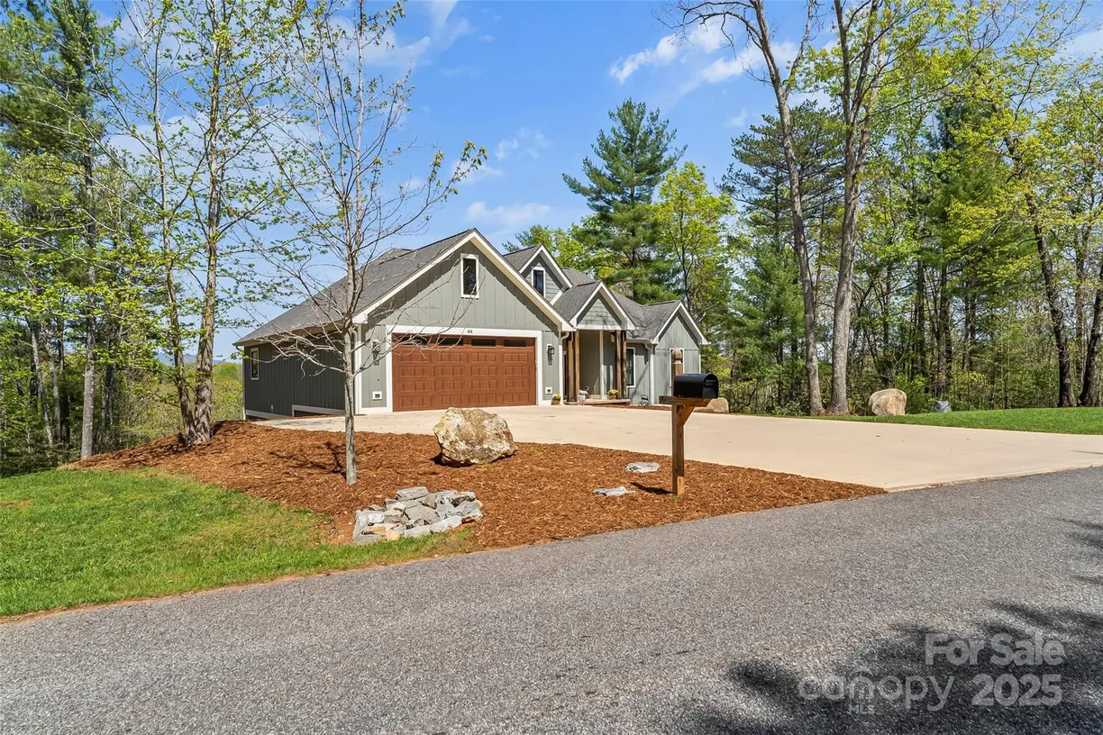 Charlotte Real Estate | View 44 Sycamore Drive | Listing