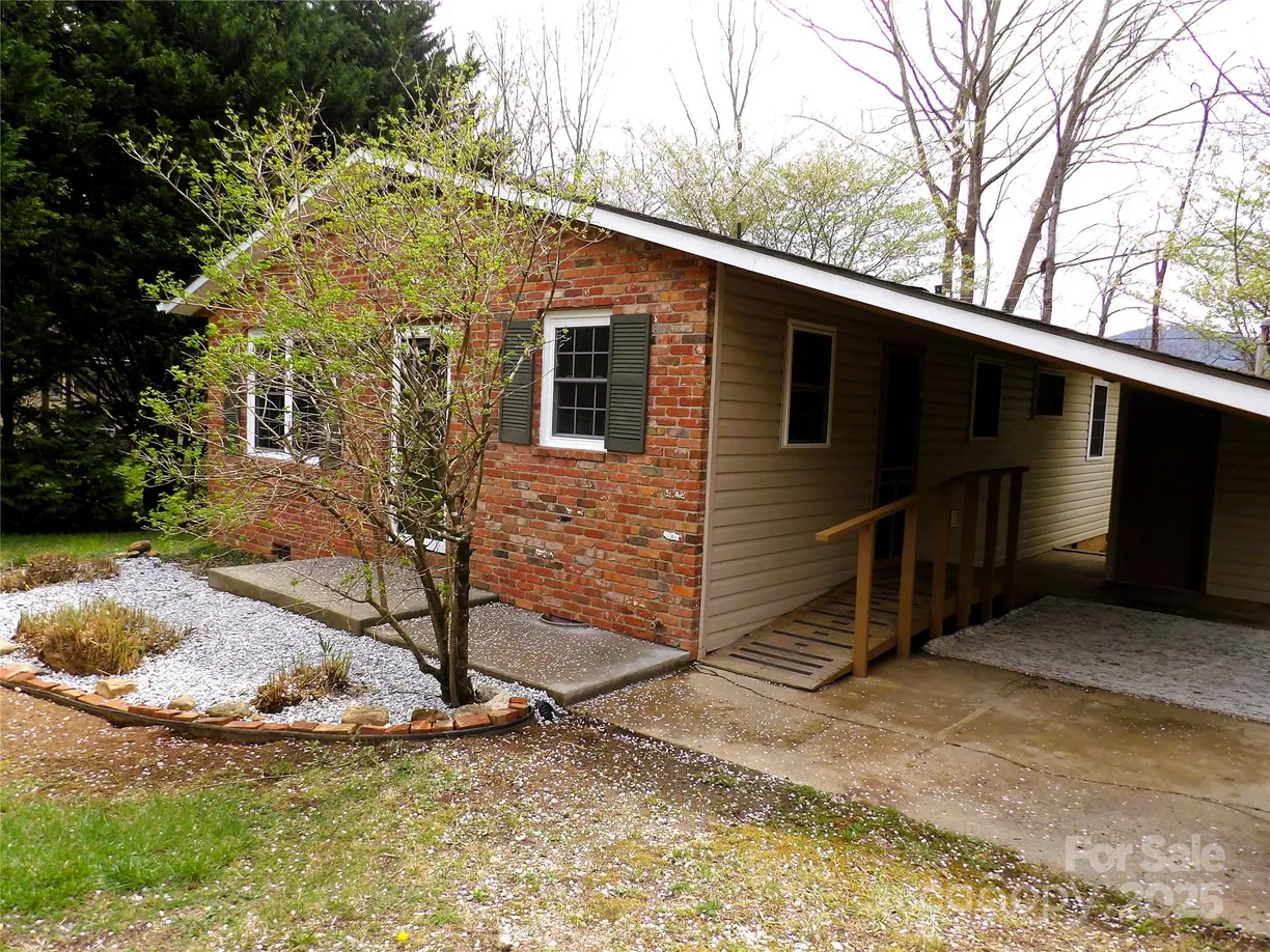 Charlotte Real Estate | View 106 Pinetree Drive | Listing