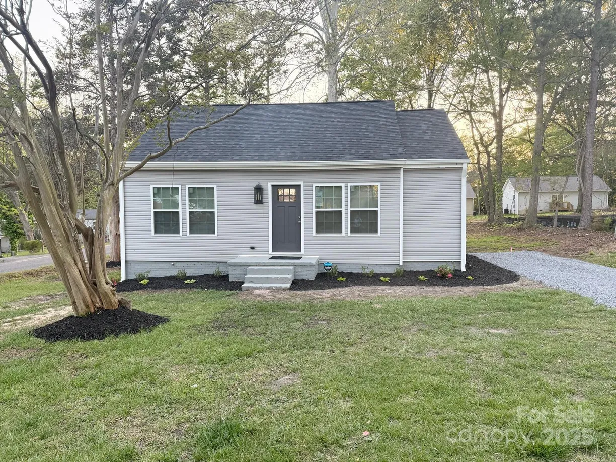 Charlotte Real Estate | View 401 Baker Street | 3 Beds, 2 Baths