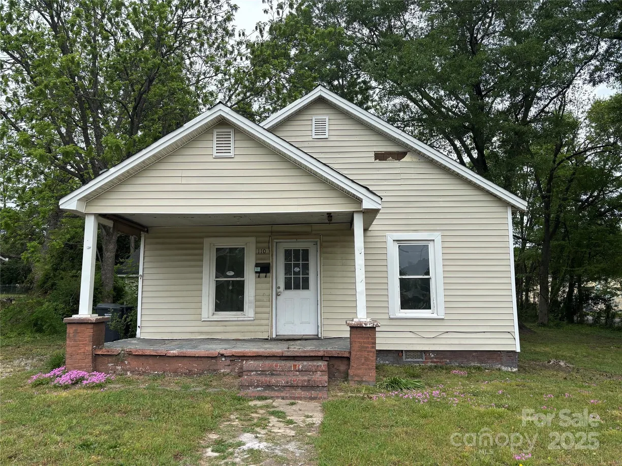 Charlotte Real Estate | View 110 E Church Street | 3 Beds, 1 Bath