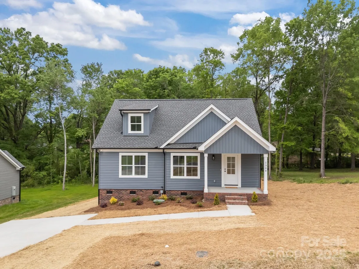 Charlotte Real Estate | View 130B Springway Drive | 3 Beds, 2 Baths