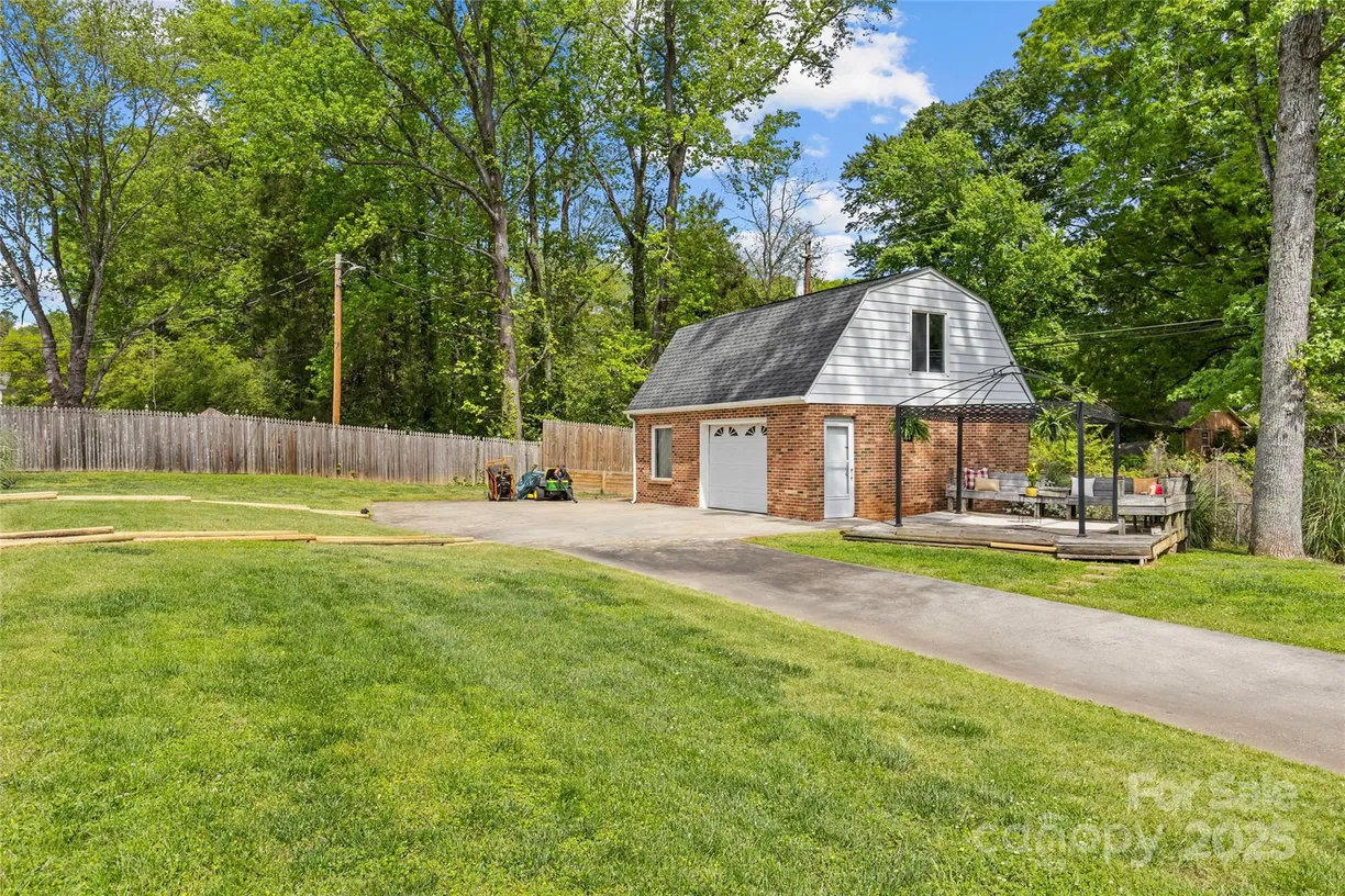 Charlotte Real Estate | View 6035 Idlebrook Drive | Listing