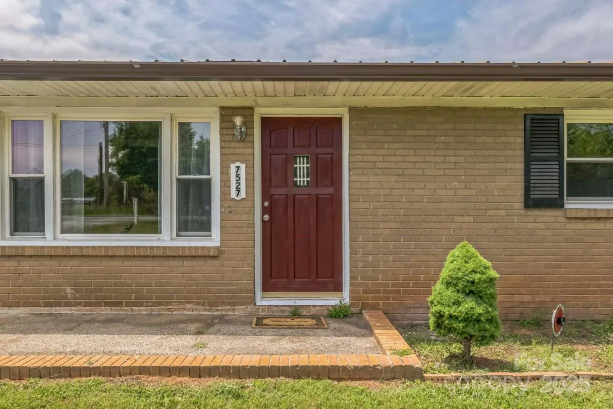 Charlotte Real Estate | View 7527 Old Shelby Road | 3 Beds, 1 Bath