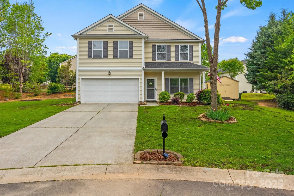 Charlotte Real Estate | View 2624 St Helena Court | 5 Beds, 2 Baths