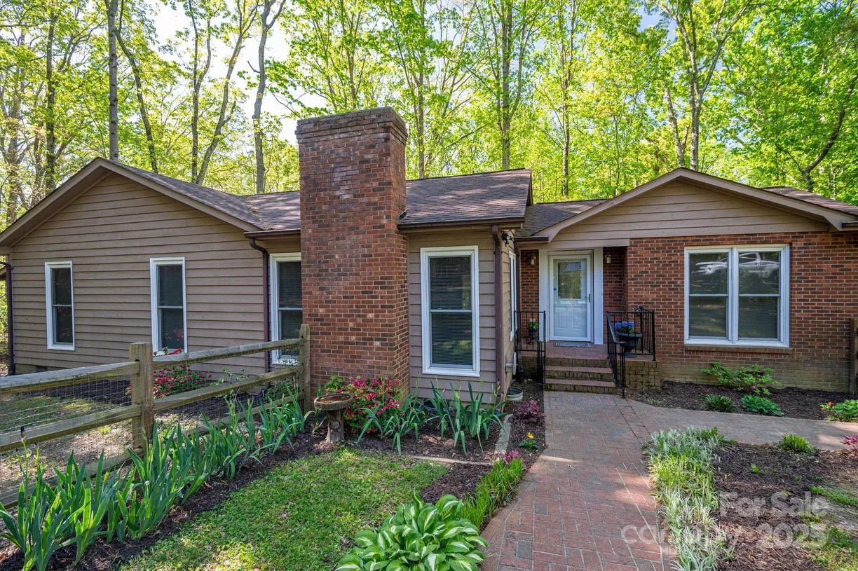 Charlotte Real Estate | View 211 W Tennessee Avenue | 3 Beds, 2 Baths