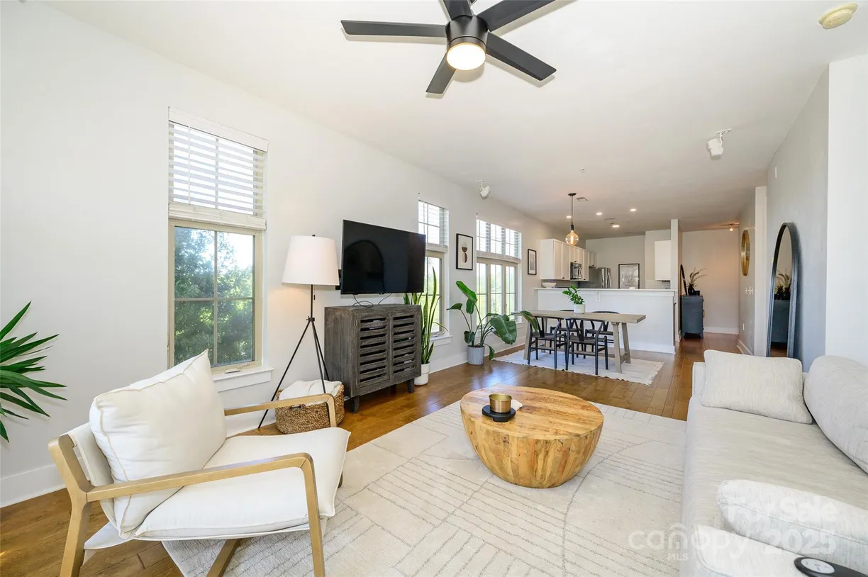 Charlotte Real Estate | View 1101 W 1st Street, 405 | 2 Beds, 2 Baths