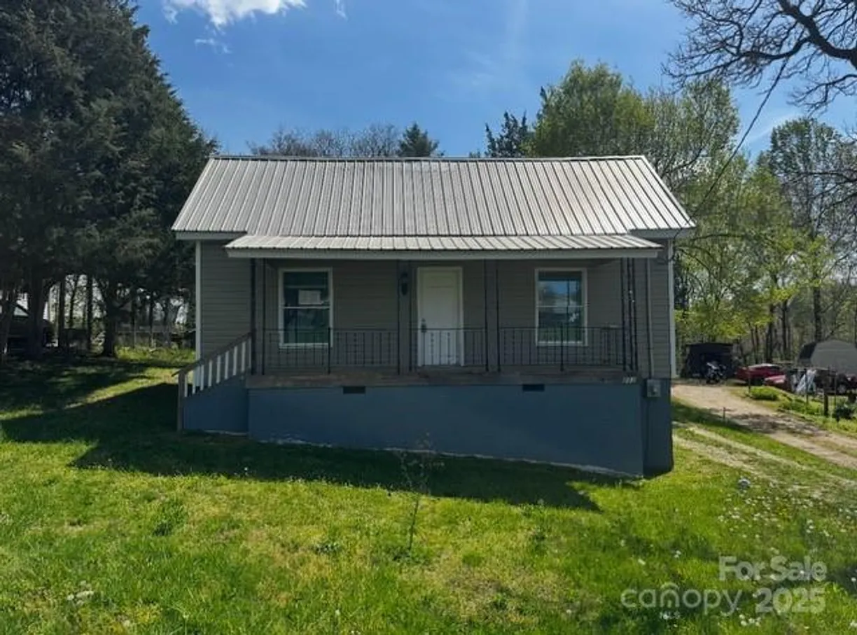 Charlotte Real Estate | View 203 Watt Street | 2 Beds, 1 Bath