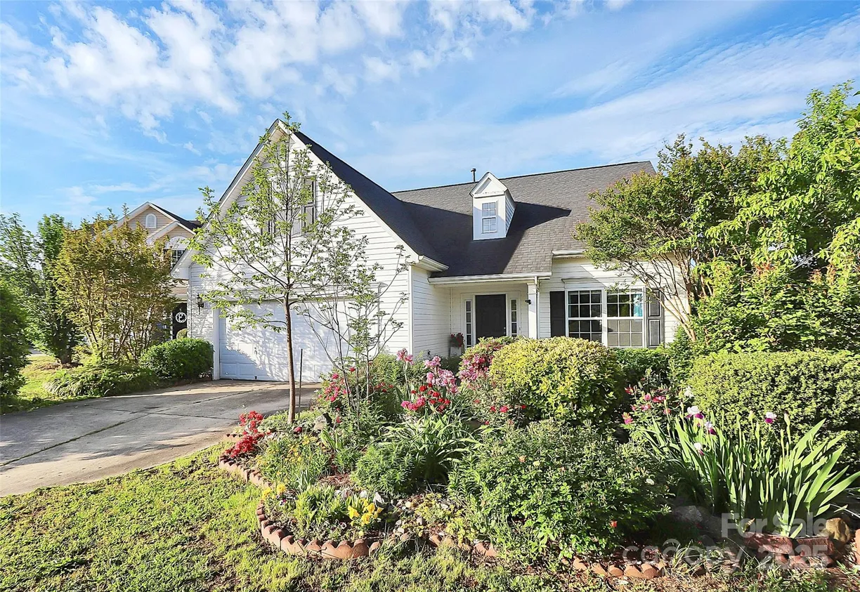 Charlotte Real Estate | View 2110 Cool Springs Court | Listing