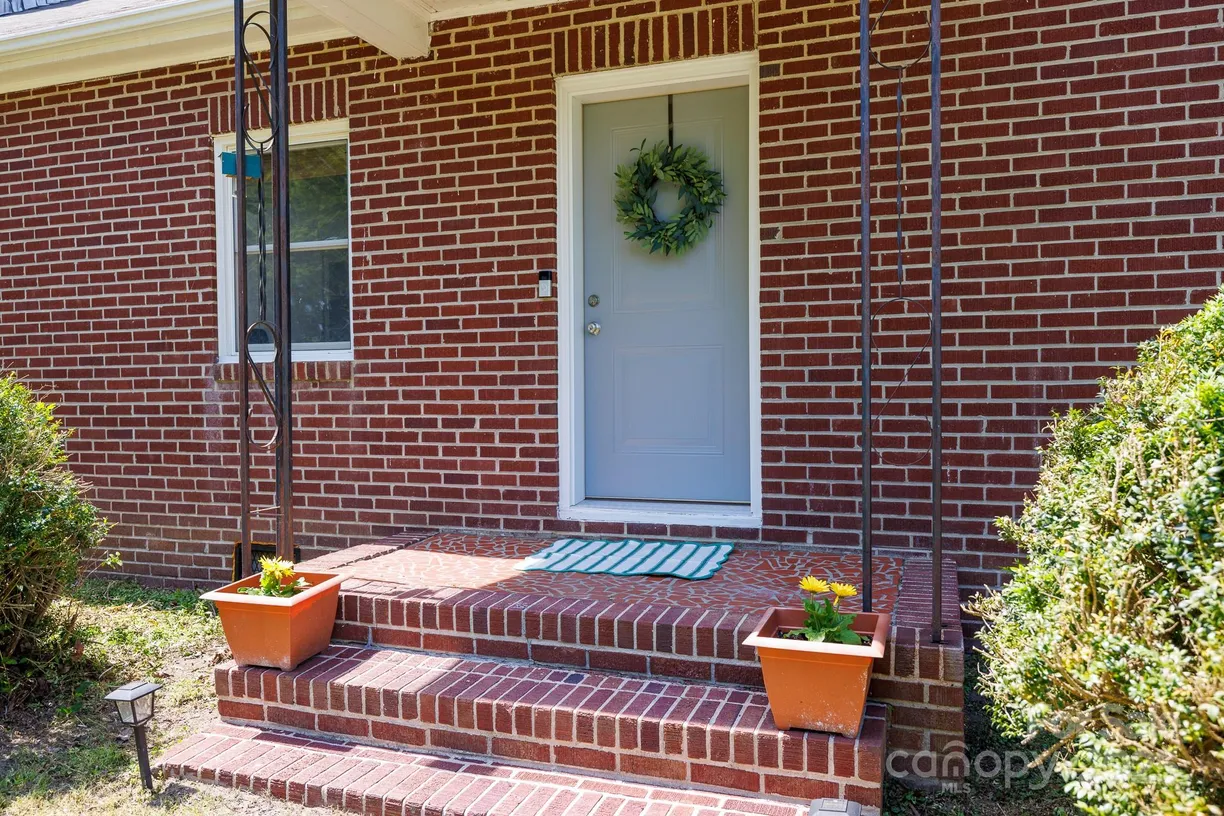 Charlotte Real Estate | View 311 Airport Road | Listing