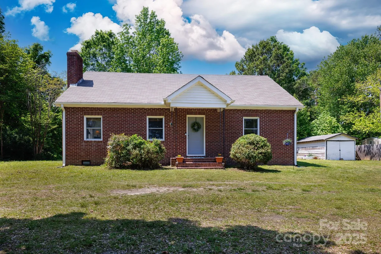 Charlotte Real Estate | View 311 Airport Road | 2 Beds, 2 Baths