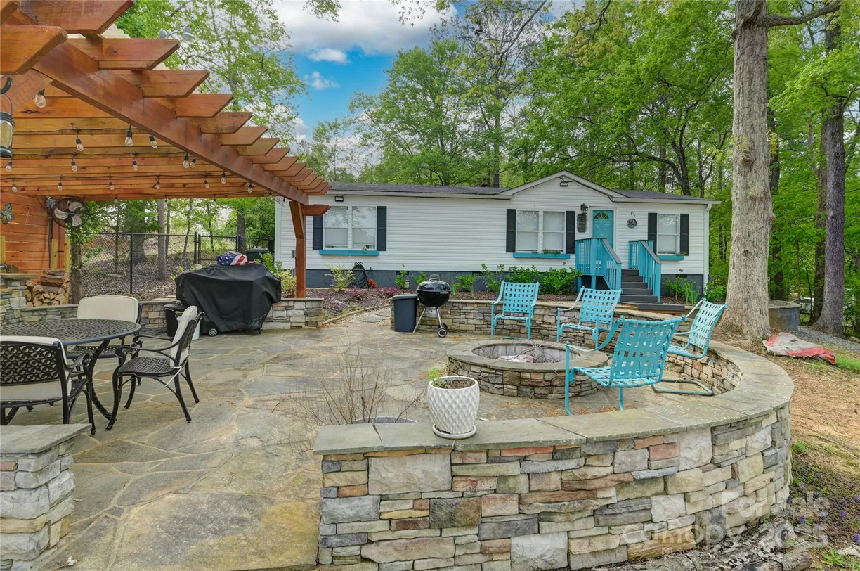 Charlotte Real Estate | View 2075 Great North Road | 3 Beds, 2 Baths