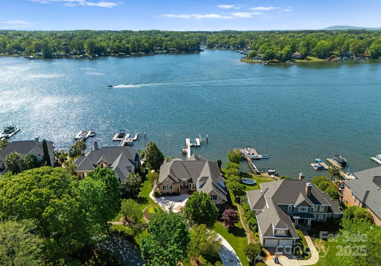 Charlotte Real Estate | View 3507 Governors Island Drive | 4 Beds, 3 Baths