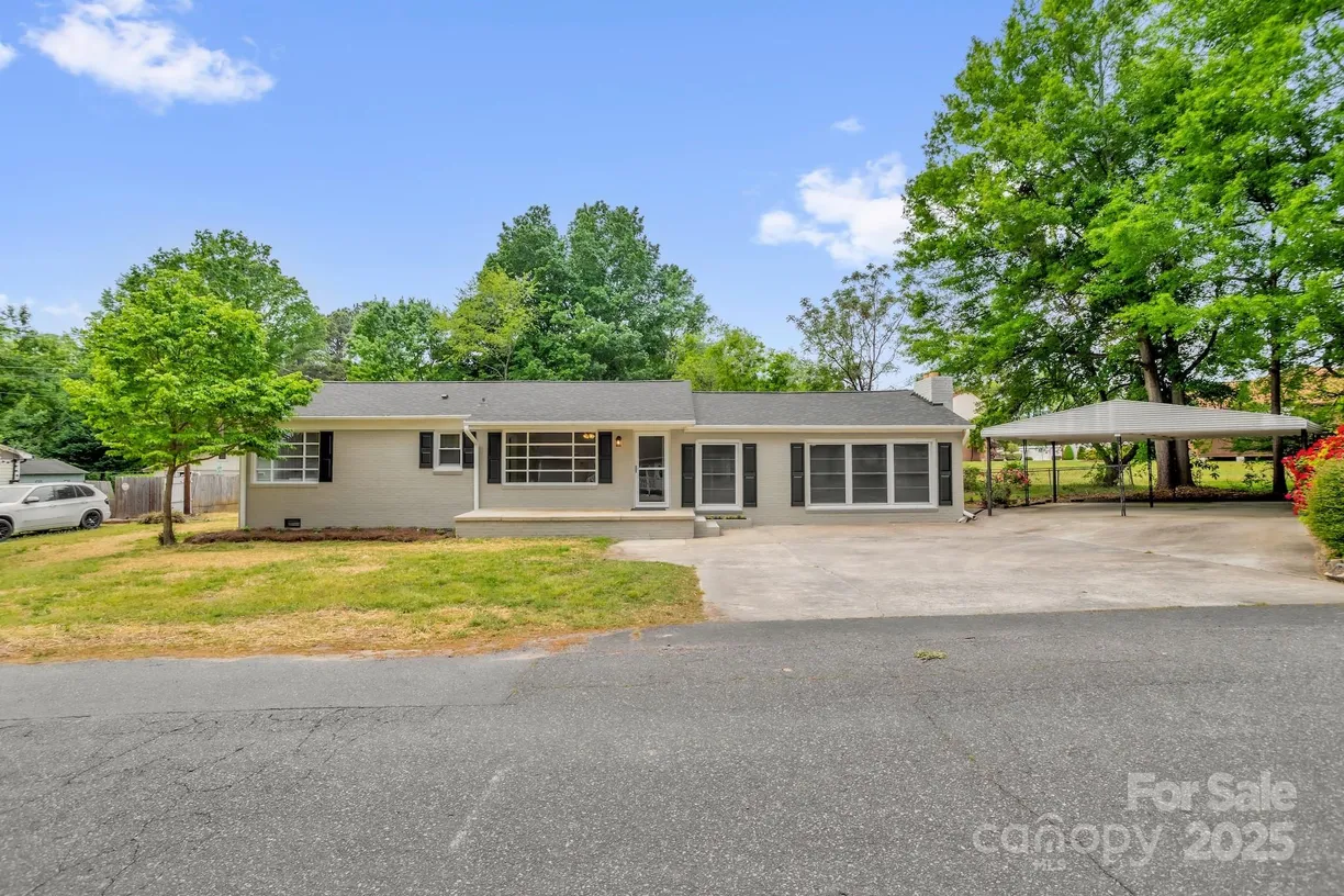 Charlotte Real Estate | View 105 N Baldwin Avenue | 3 Beds, 2 Baths