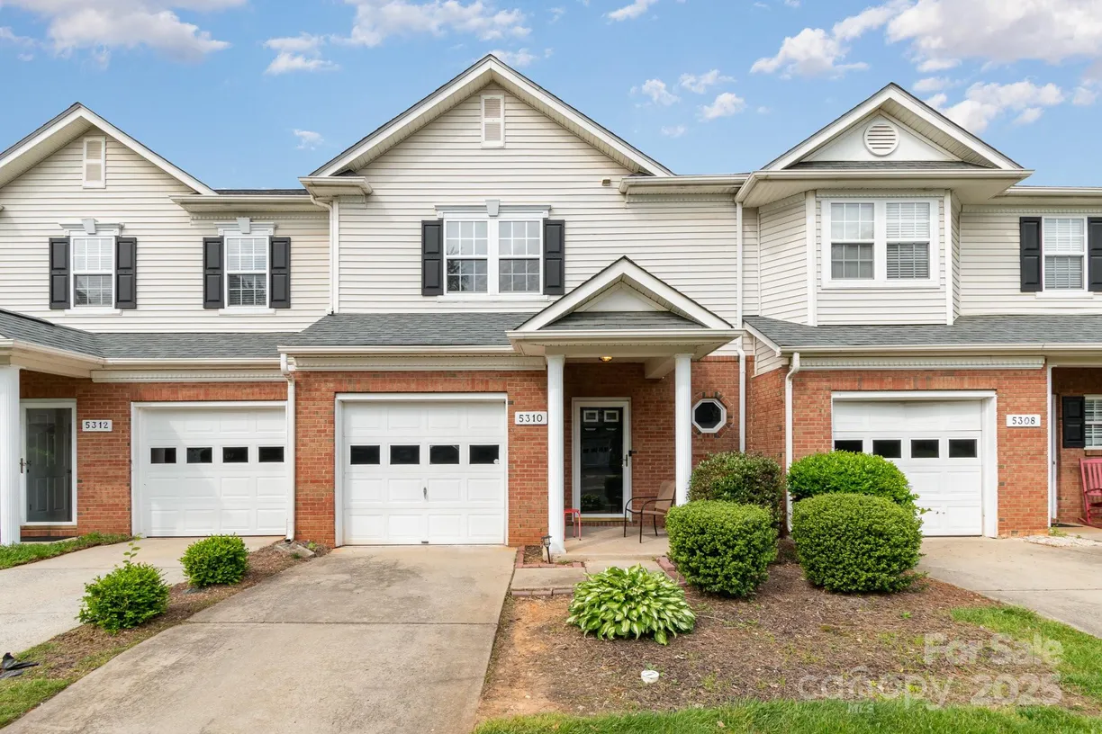 Charlotte Real Estate | View 5310 Waverly Lynn Lane | 2 Beds, 2 Baths