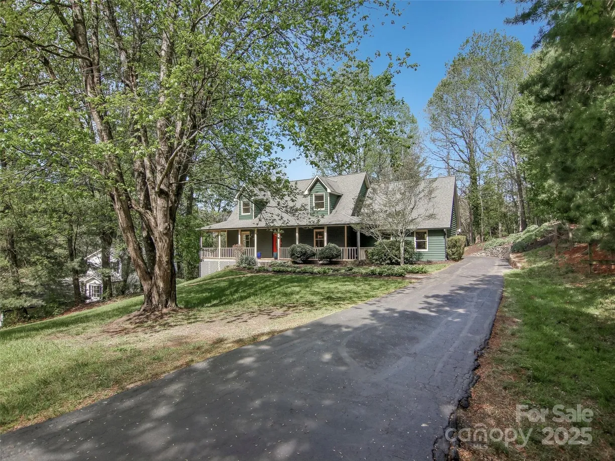 Charlotte Real Estate | View 11 Timothy Lane | 3 Beds, 2 Baths