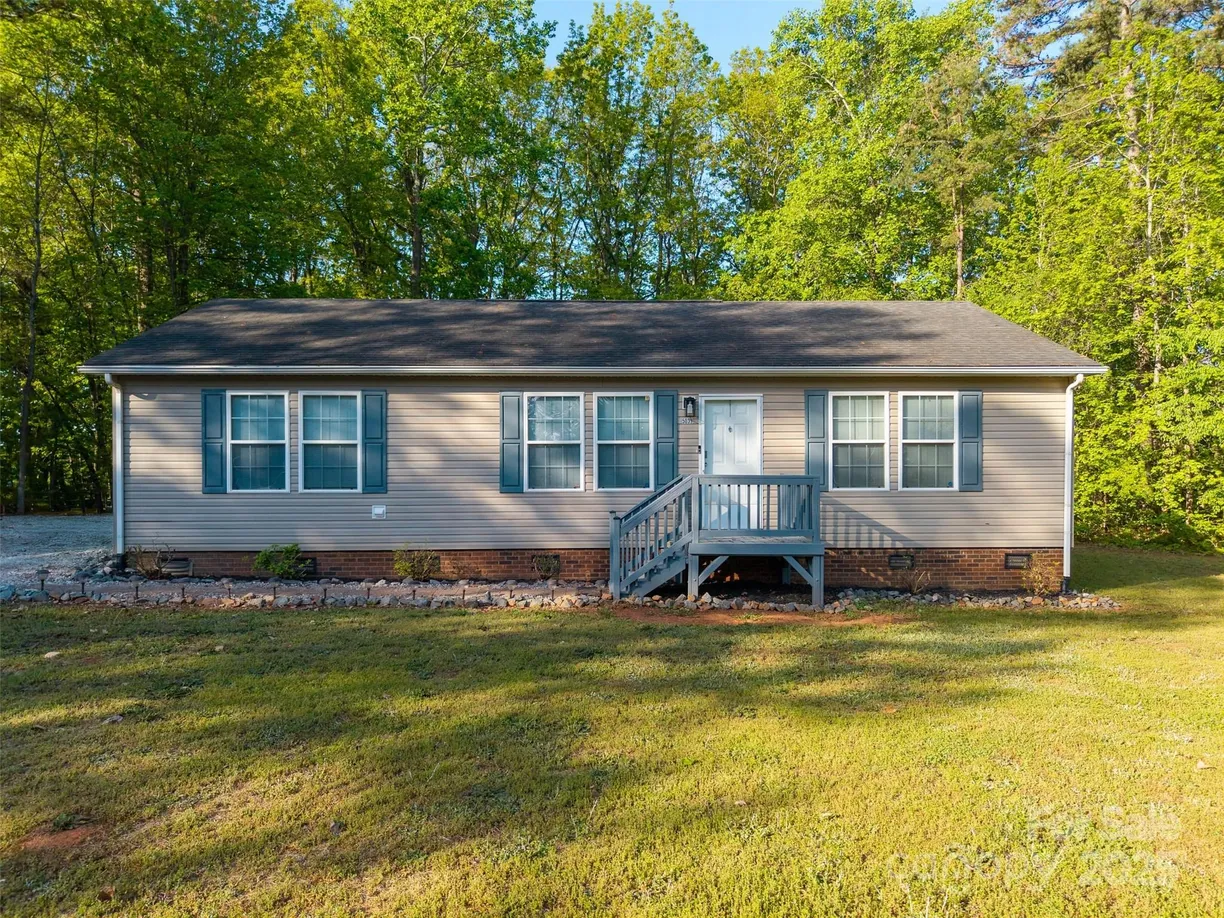 Charlotte Real Estate | View 5039 Pine Springs Drive | 3 Beds, 2 Baths