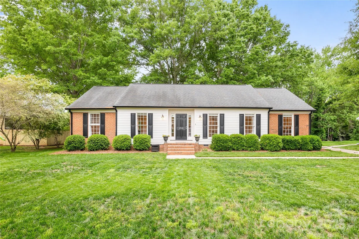 Charlotte Real Estate | View 6718 Summerlin Place | 3 Beds, 2 Baths