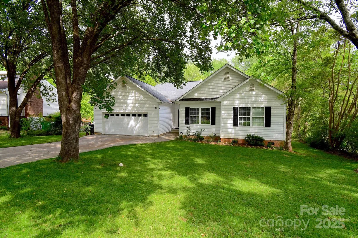 Charlotte Real Estate | View 8200 Park Vista Circle | 3 Beds, 2 Baths
