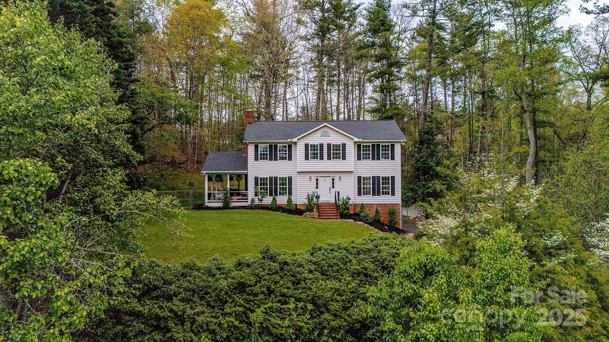 Charlotte Real Estate | View 13 Hampton Lane | 4 Beds, 2 Baths