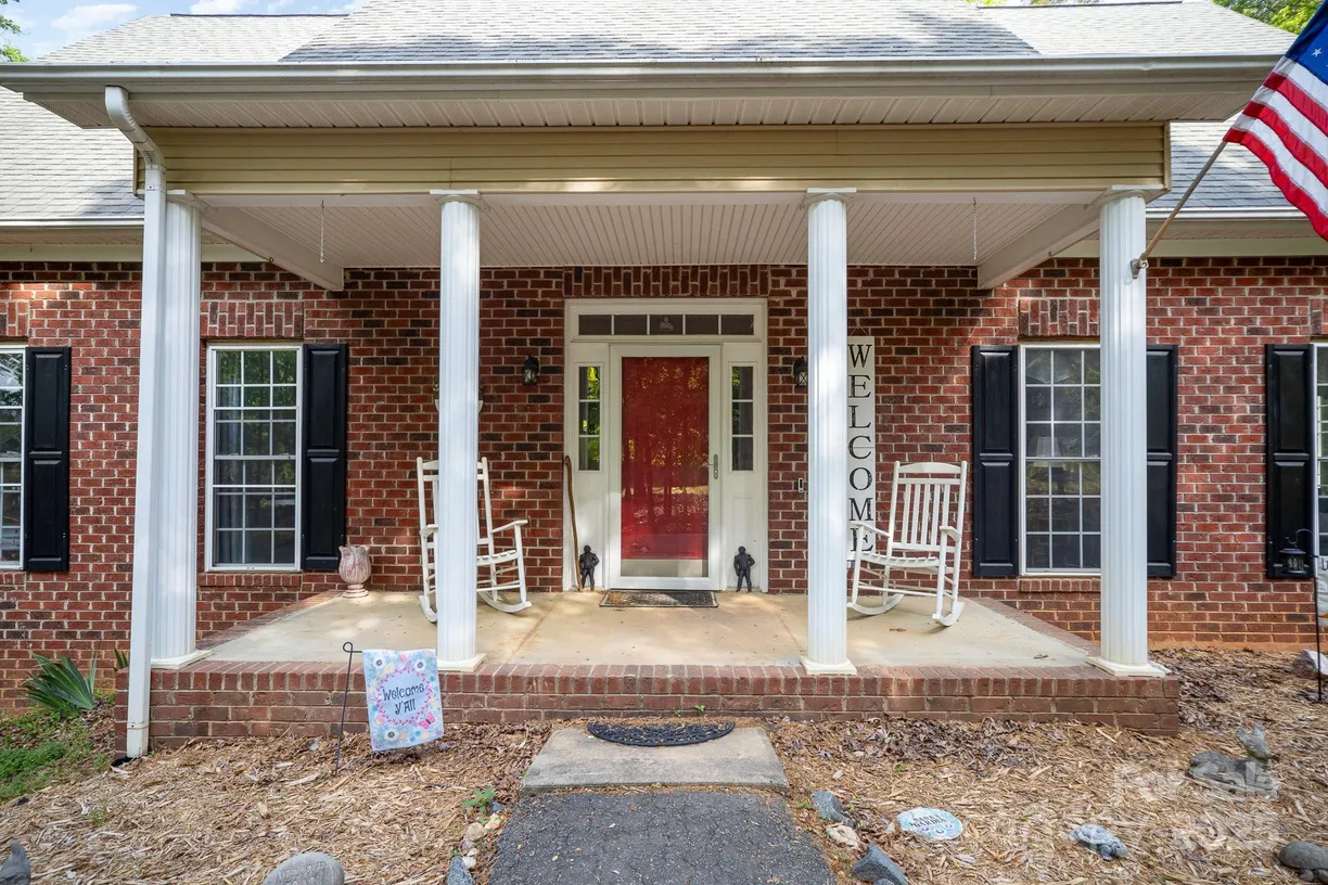 Charlotte Real Estate | View 8300 Loma Linda Lane | Listing