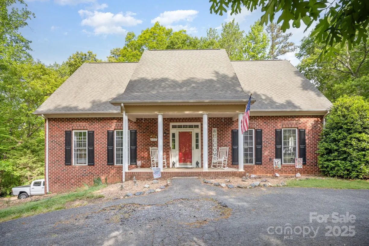 Charlotte Real Estate | View 8300 Loma Linda Lane | 5 Beds, 3 Baths