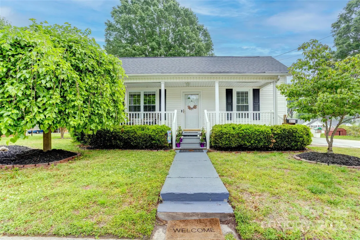 Charlotte Real Estate | View 211 S Rose Avenue | 3 Beds, 2 Baths