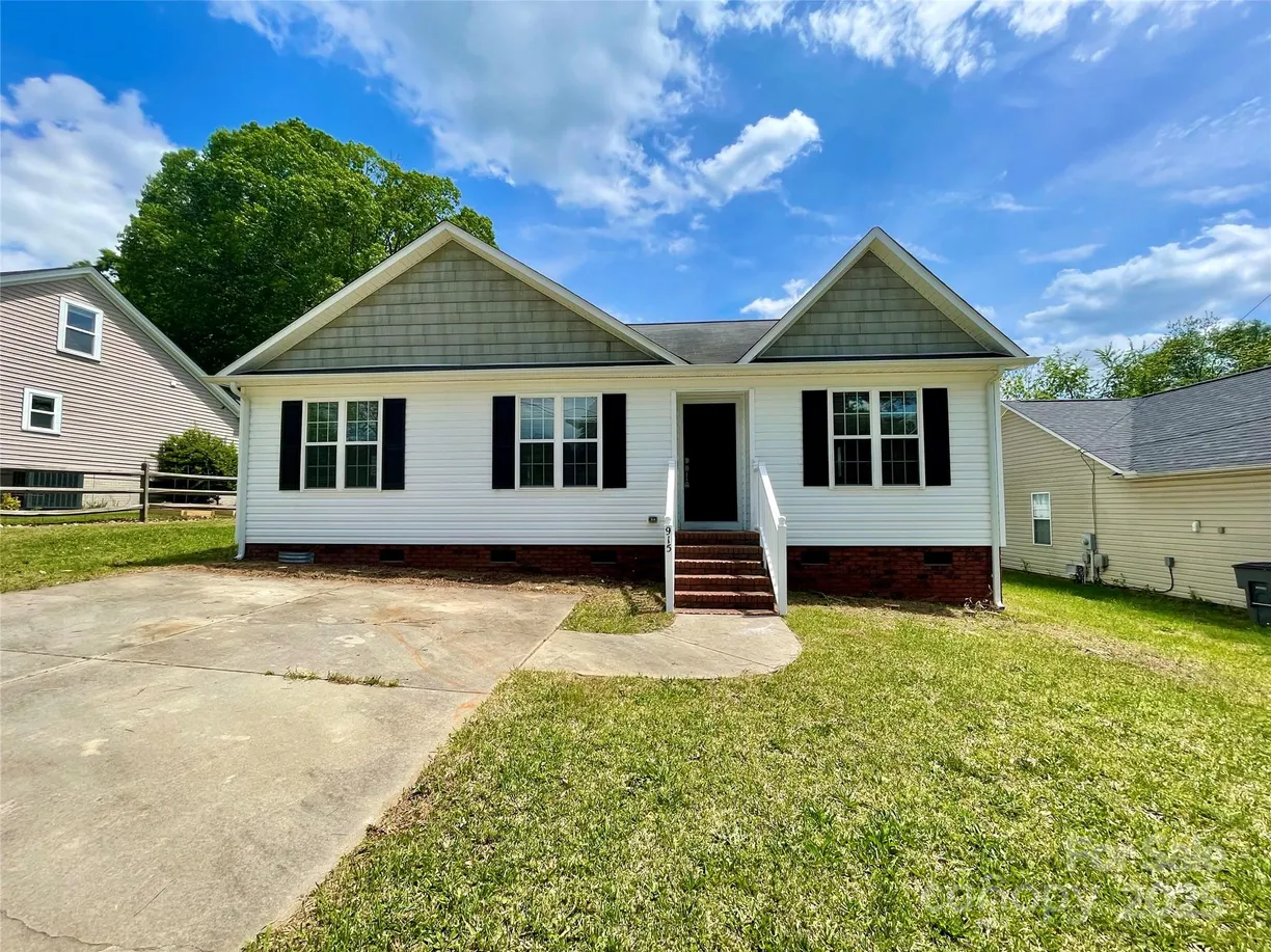 Charlotte Real Estate | View 915 Klondale Avenue | 3 Beds, 2 Baths