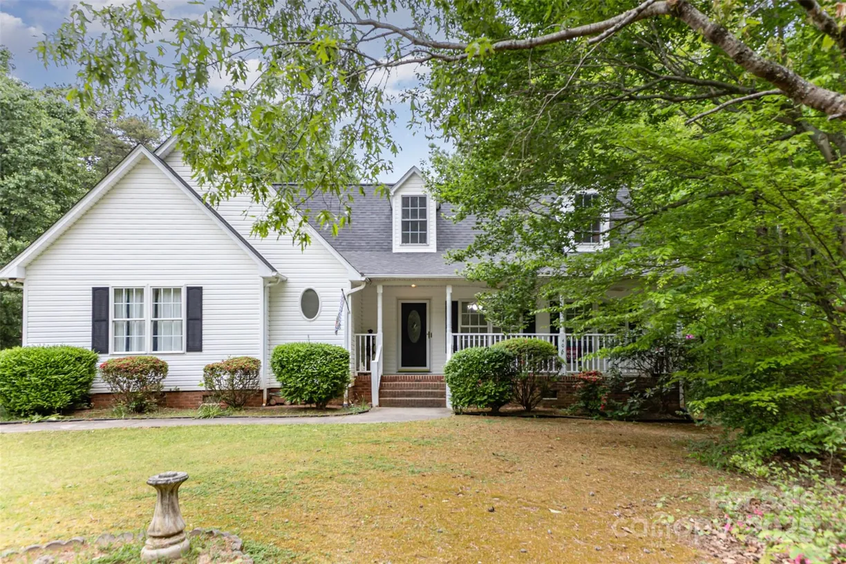 Charlotte Real Estate | View 406 Brentwood Circle | 3 Beds, 3 Baths