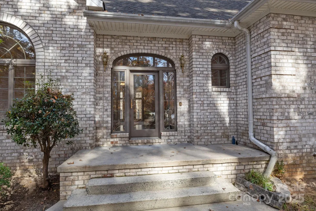 14816 Lonesome Oak Circle, Charlotte, NC 28278 Property for sale