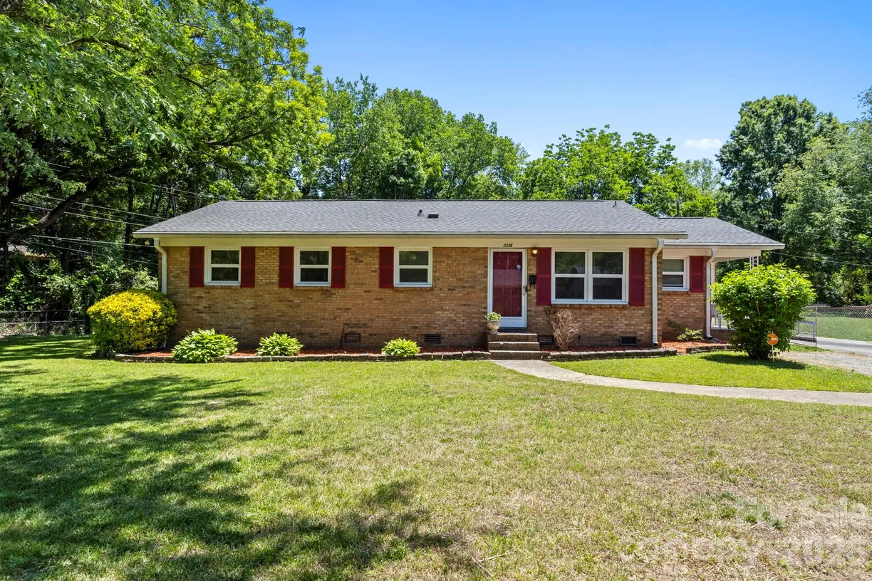 3326 Dunaire Drive, Charlotte, NC 28205 Property for sale