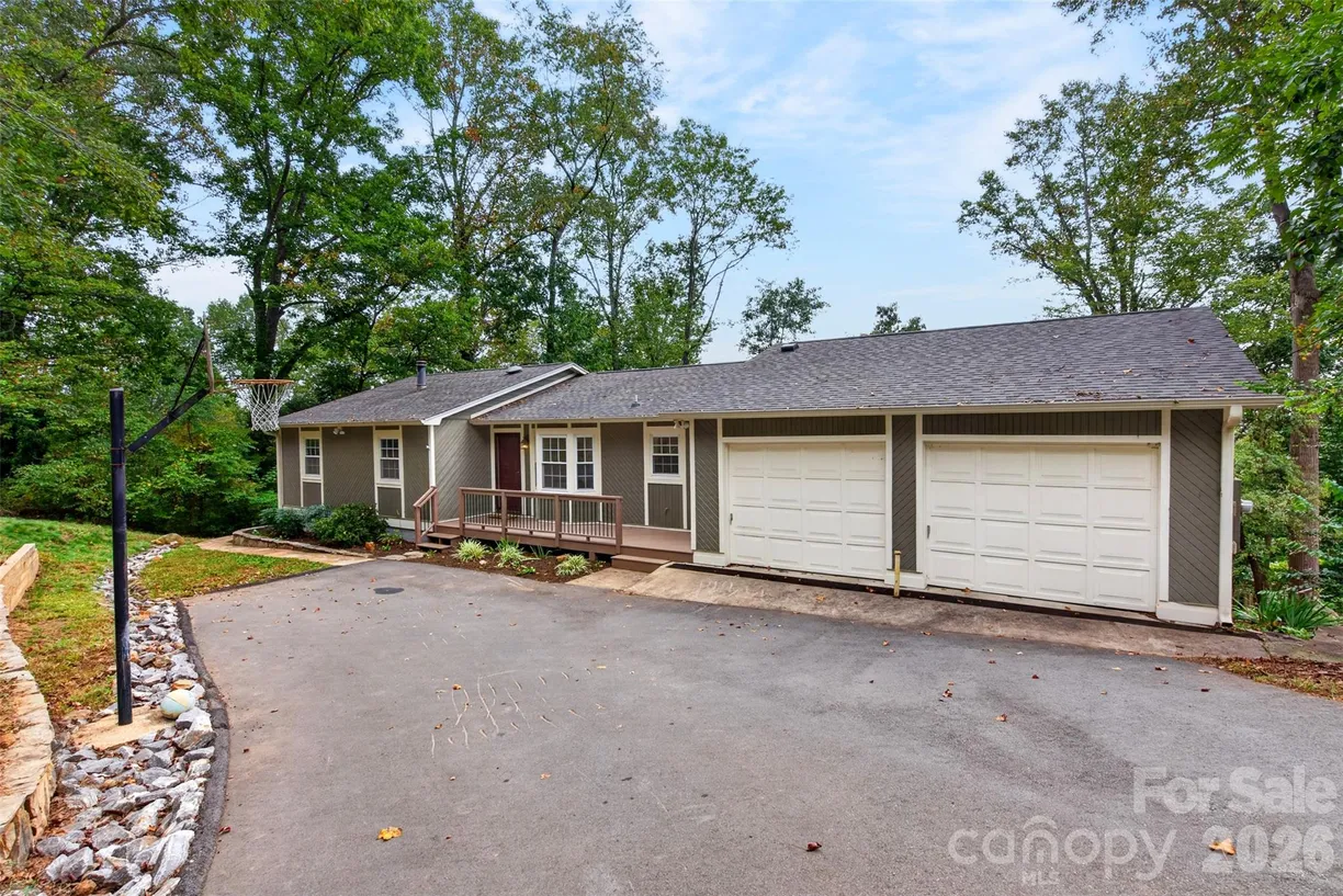 126 Pine Hill Drive, Swannanoa, NC 28778 Property for sale
