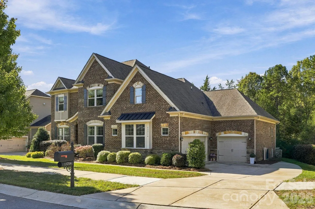 13714 Sunset Bluffs Circle, Huntersville, NC 28078 Property for sale