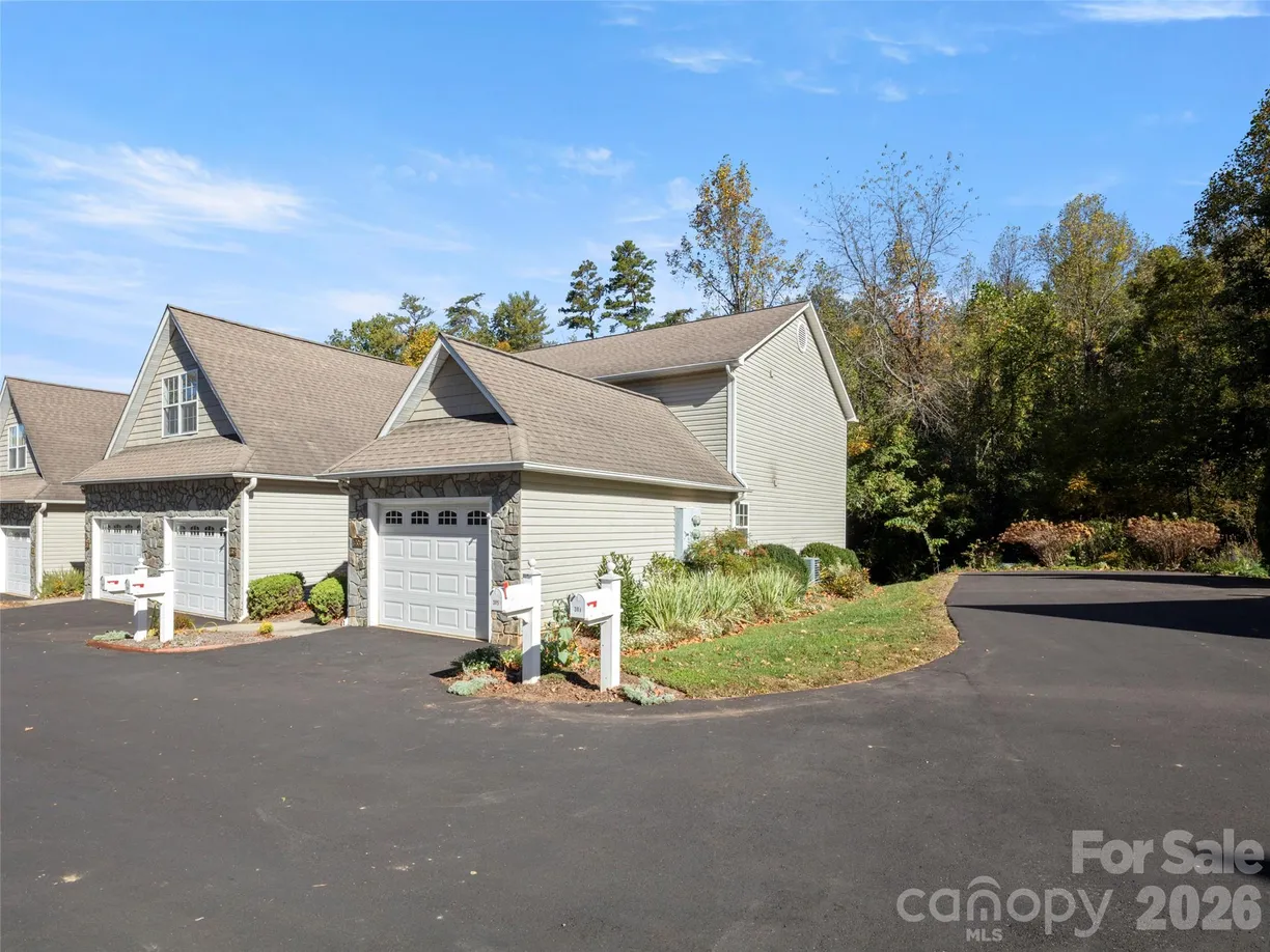 206 Waters Edge Drive, Weaverville, NC 28787 Property for sale