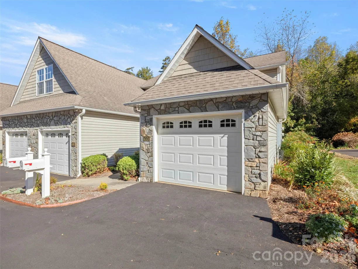 206 Waters Edge Drive, Weaverville, NC 28787 Property for sale