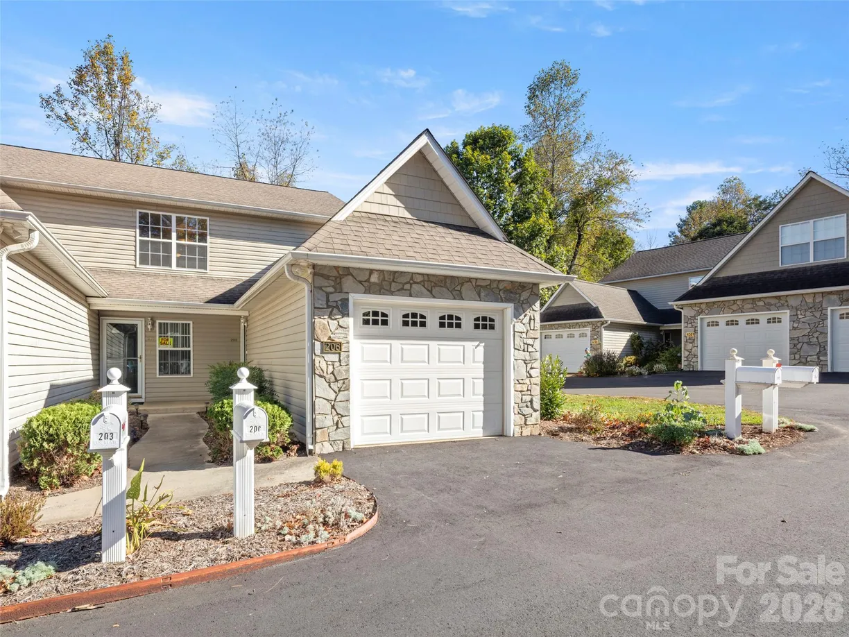 206 Waters Edge Drive, Weaverville, NC 28787 Property for sale