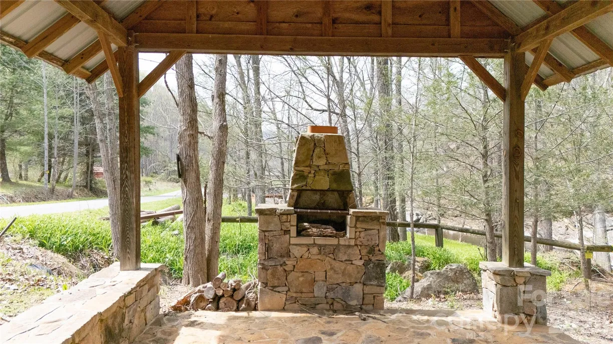 000 Skips Ridge Road #LL, Bakersville, NC 28705 Property for sale