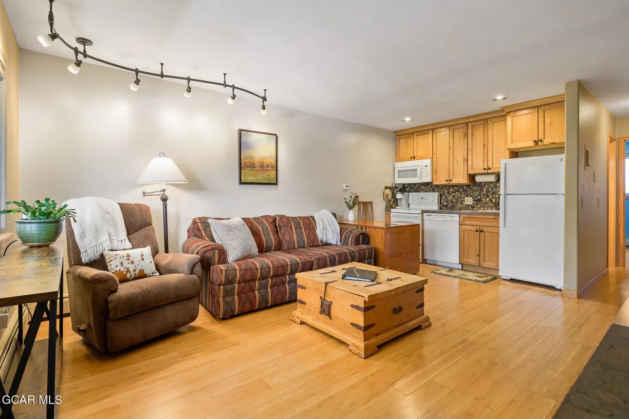 Denver Real Estate | View 247 Hi Country Drive, Bld 11 #16 | Listing