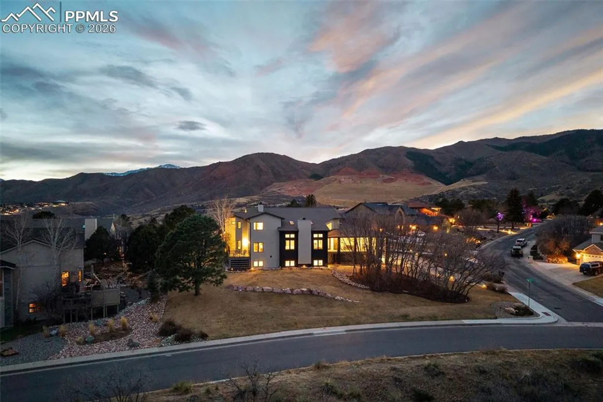 1915 Hunters Point Lane, Colorado Springs, CO 80919 Property for sale